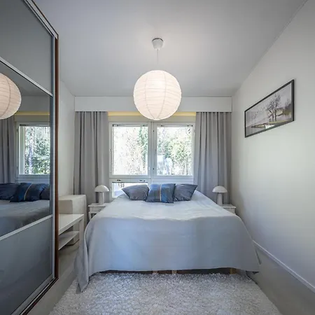 Rivitalo Luontopolkujen Vieressae Huoneisto Helsinki