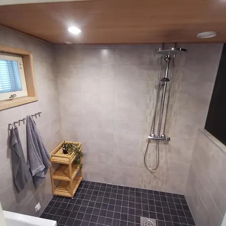 Rivitalo Luontopolkujen Vieressae * Helsinki