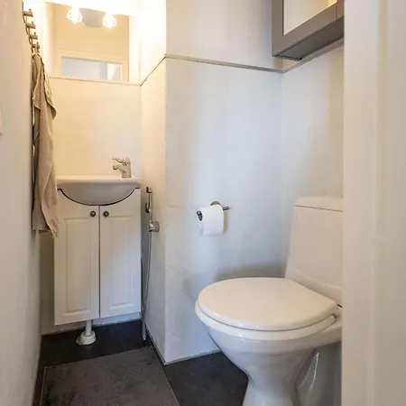 Rivitalo Luontopolkujen Vieressae Helsinki