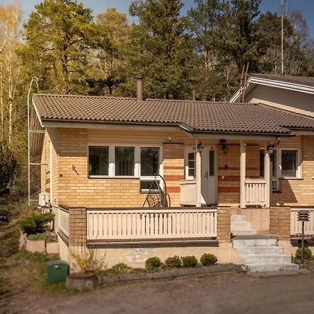 Rivitalo Luontopolkujen Vieressae Apartman Helsinki