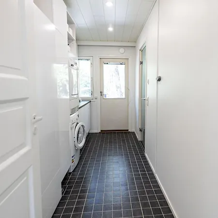 Rivitalo Luontopolkujen Vieressae * Helsinki