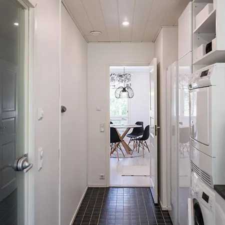 Rivitalo Luontopolkujen Vieressae Helsinki