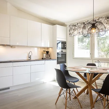 Rivitalo Luontopolkujen Vieressae Helsinki